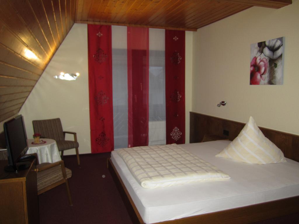 Hotel Waldparkstube Bad Schonborn Buitenkant foto